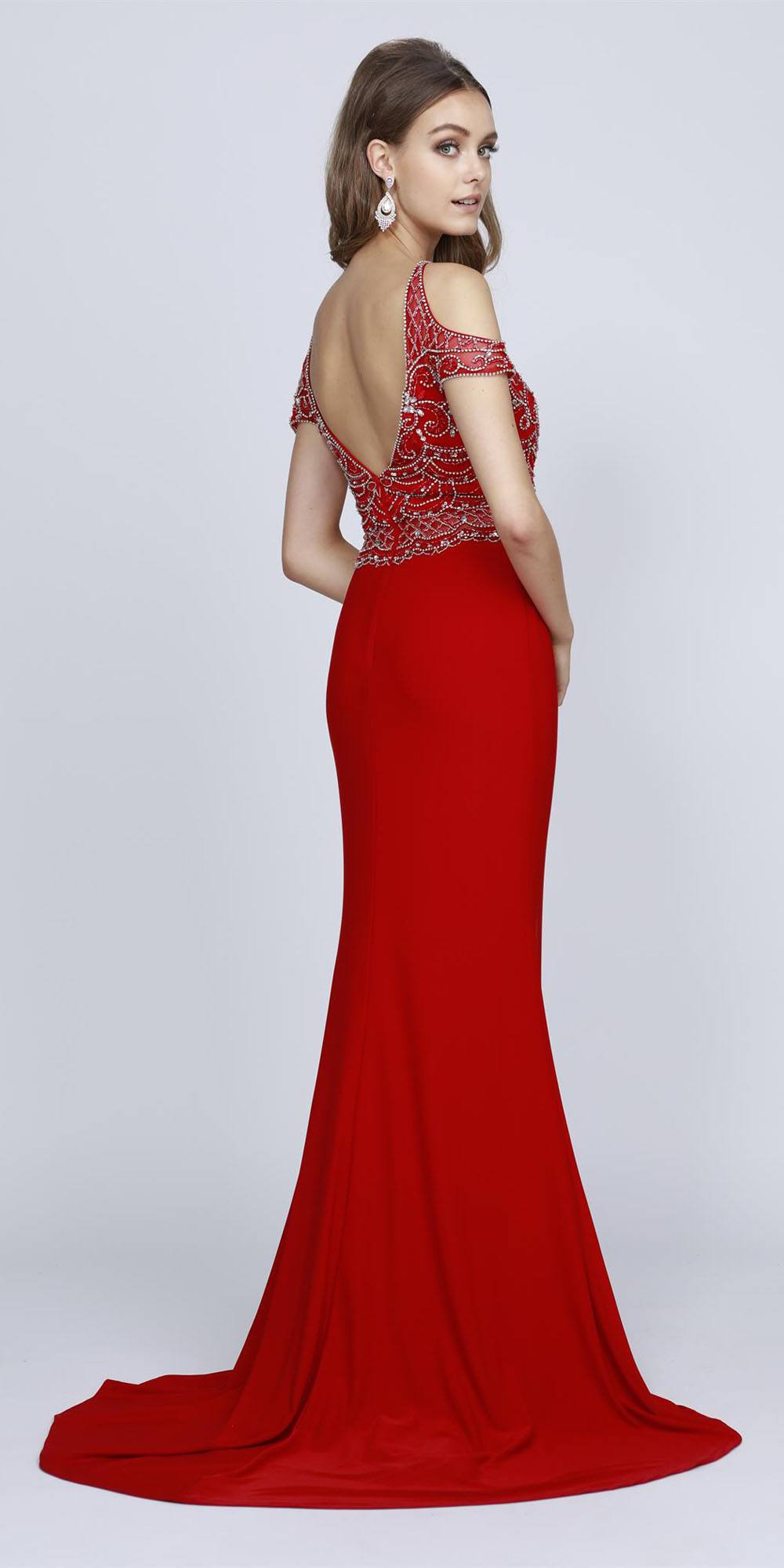 Vestido Juliet 660 con hombros descubiertos, espalda abierta en V y cola