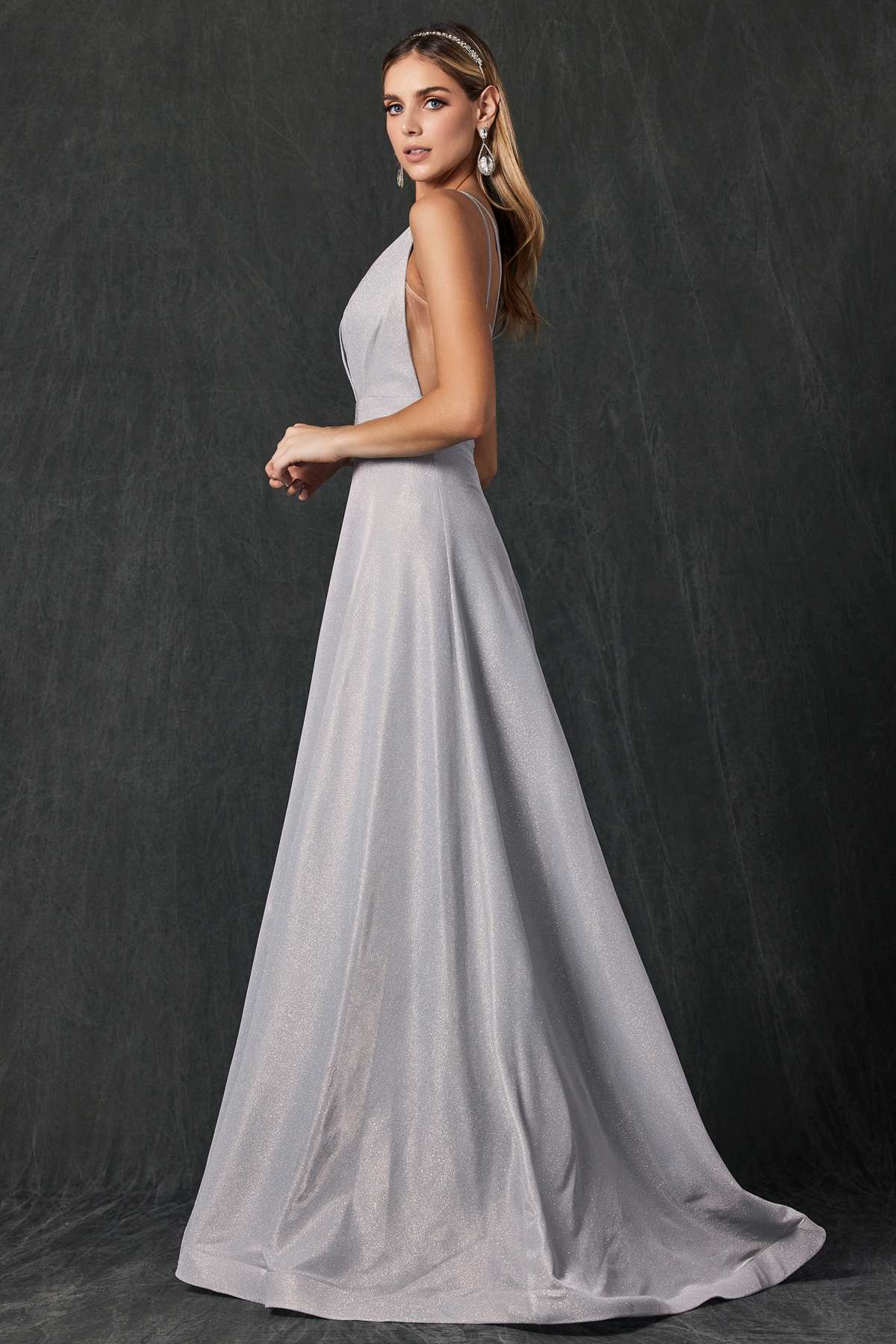 Vestido largo Juliet 208 con aberturas, tirantes en la espalda y purpurina