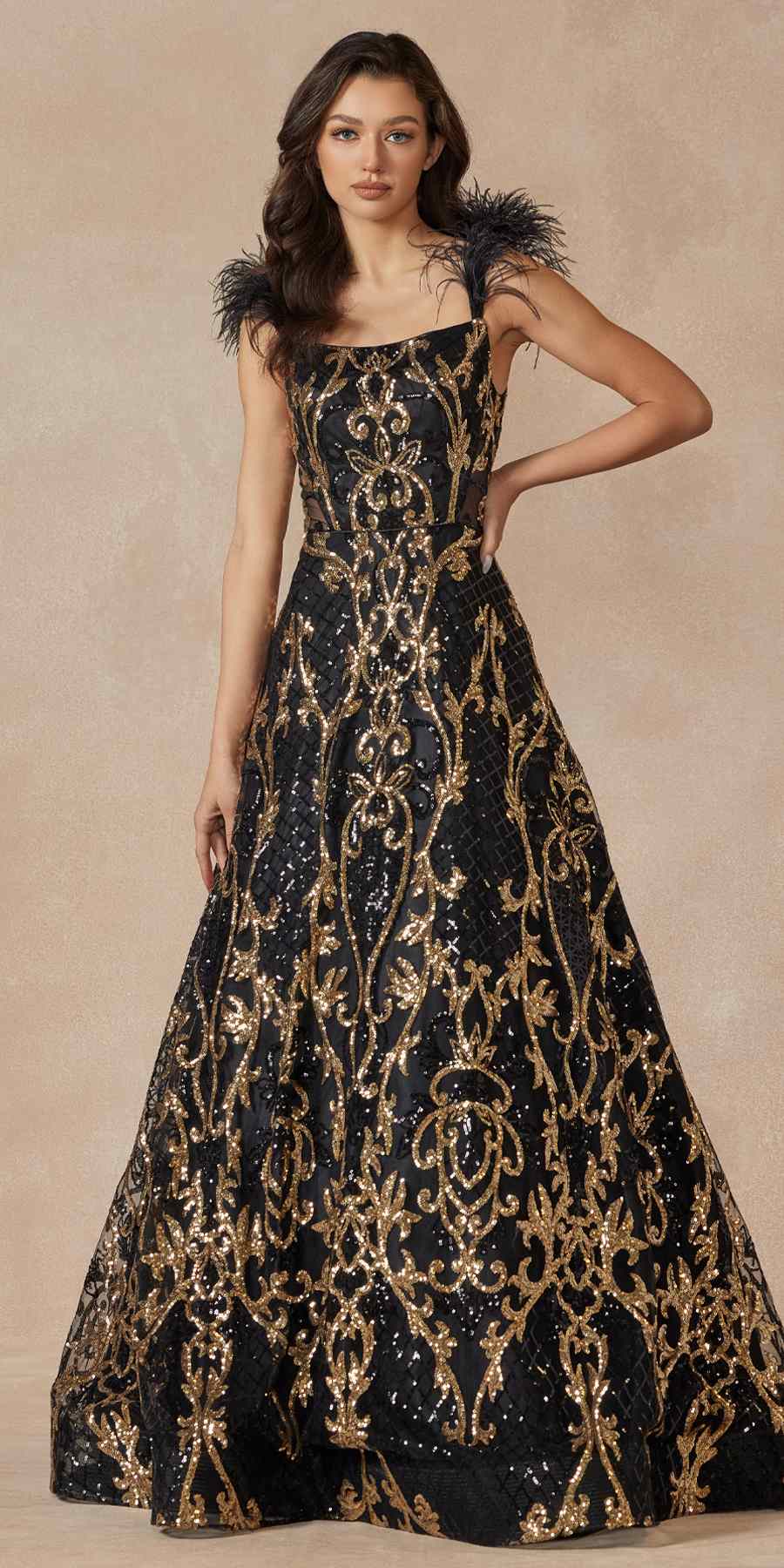 Juliet 297 Vestido de Noche Acampanado hasta el Suelo con Lentejuelas Estampadas, Mangas Casquillo y Plumas