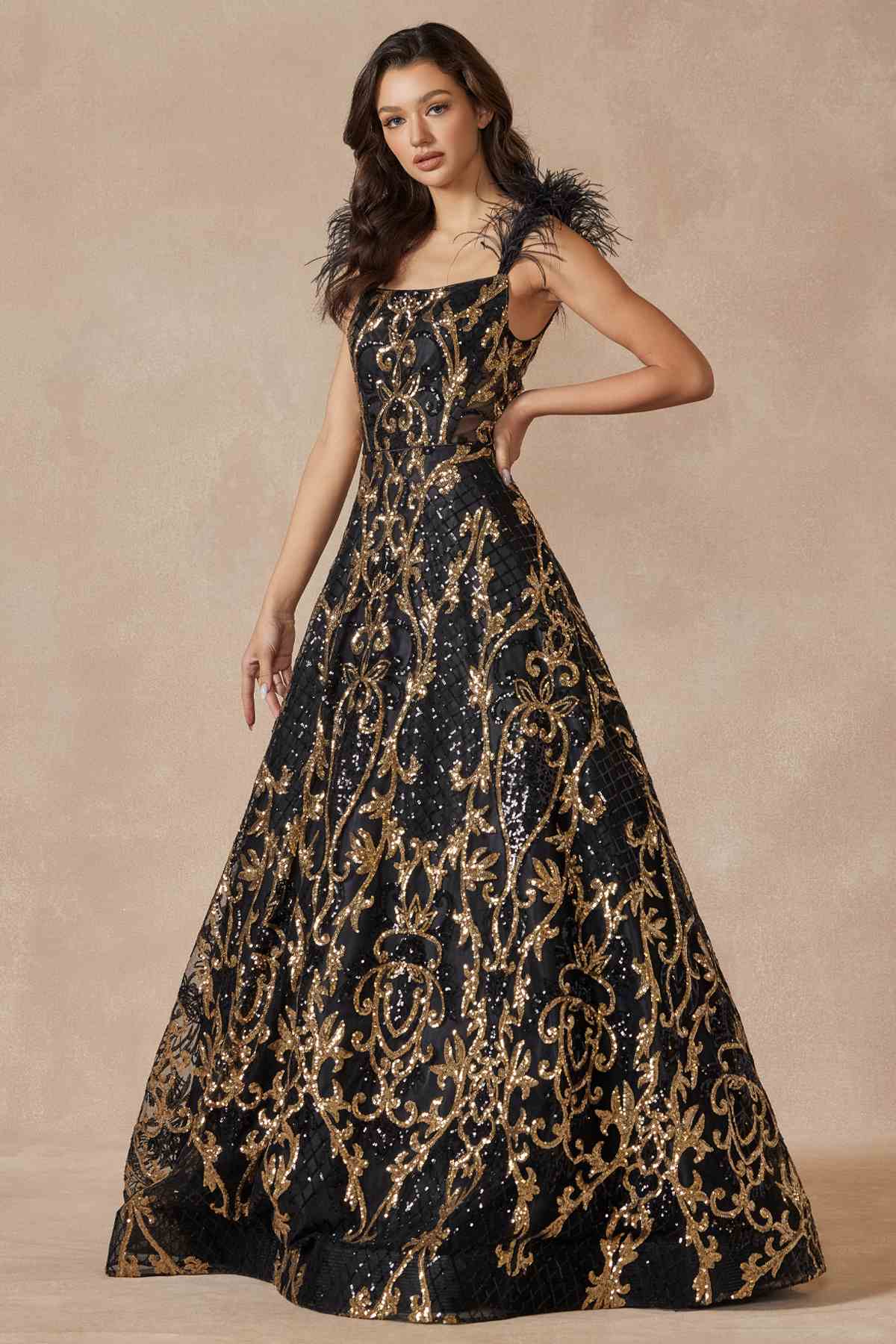 Juliet 297 Vestido de Noche Acampanado hasta el Suelo con Lentejuelas Estampadas, Mangas Casquillo y Plumas