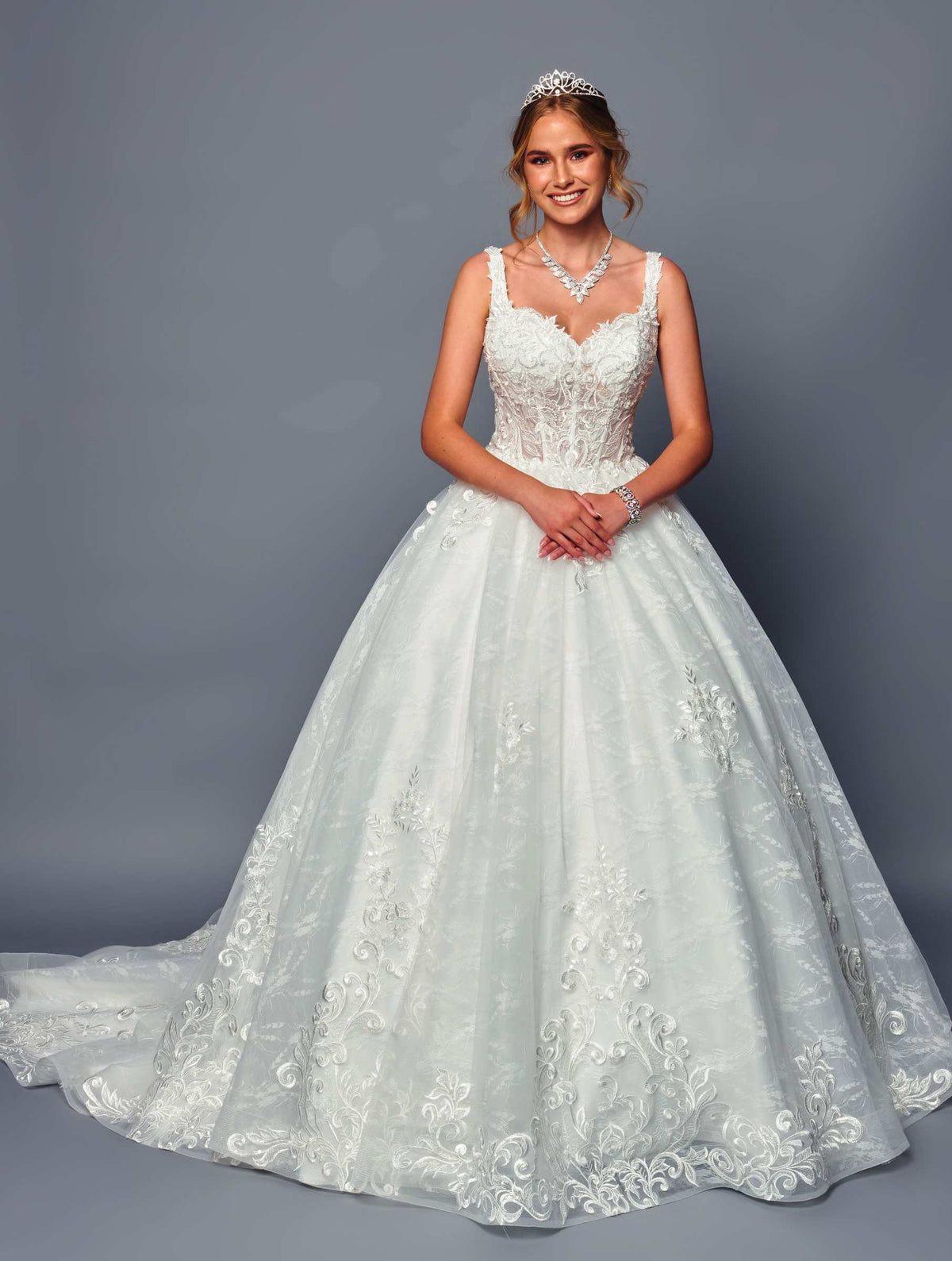 Vestido de novia DeKlaire Bridal 489 escote en V corte A tipo bola