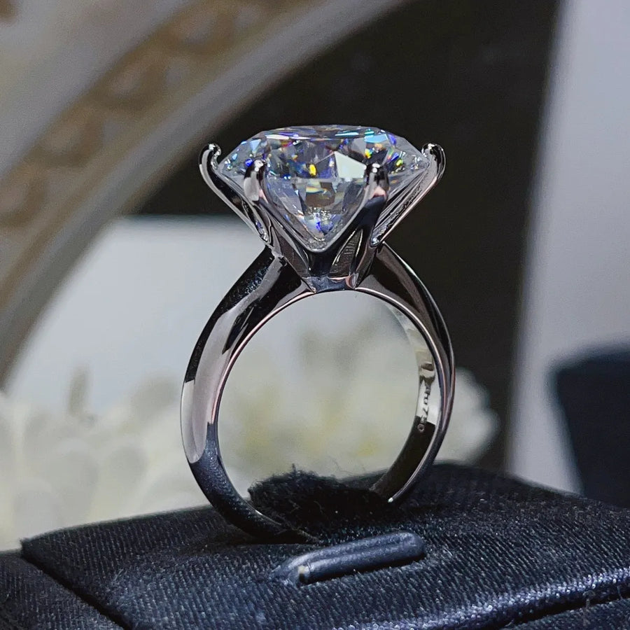 Moissanite Ring 10 Carats – 925 Sterling Silver – Maximum Sparkle and Elegance