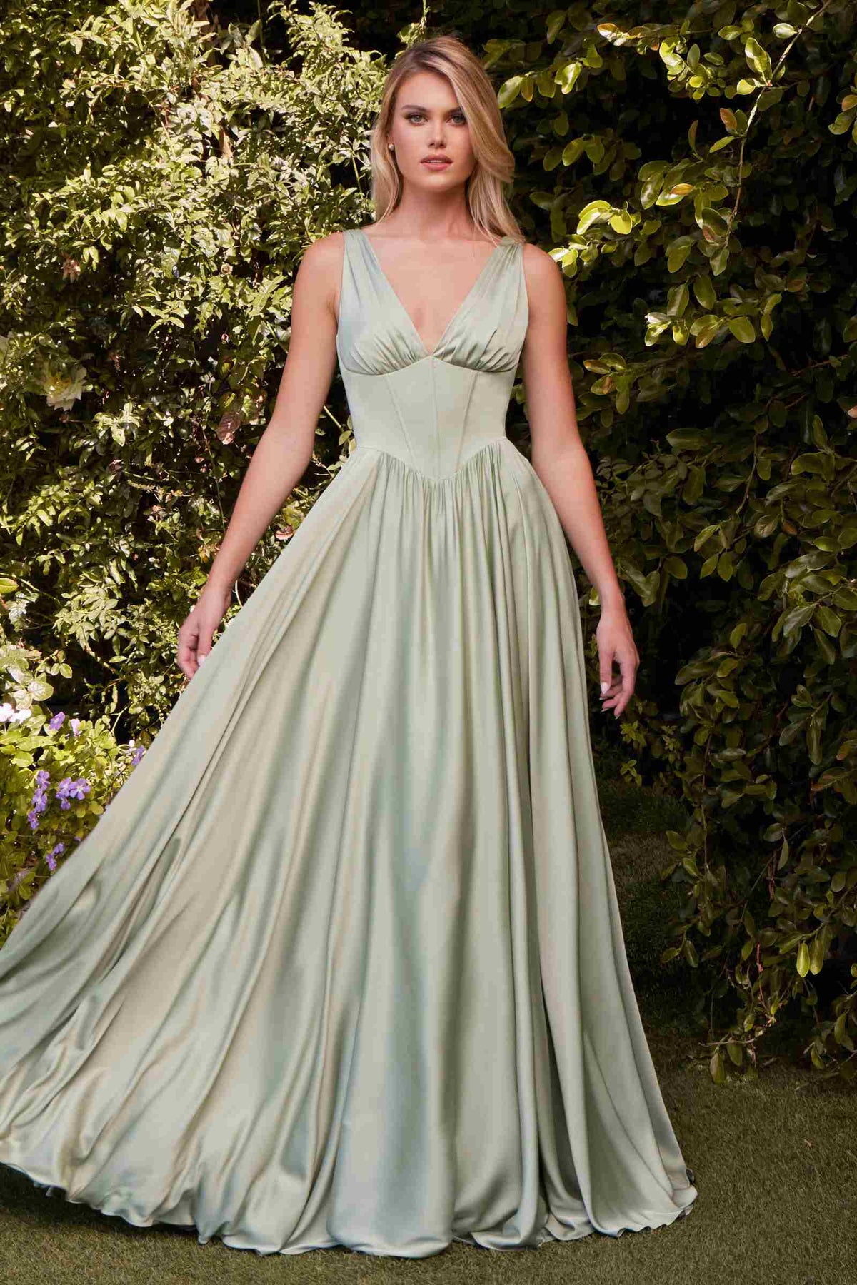 Vestido Ladivine 7447 de satén suave corte A