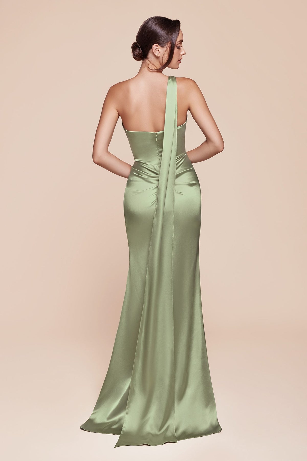 Vestido Ladivine 7454 de raso lujoso ajustado con un solo hombro