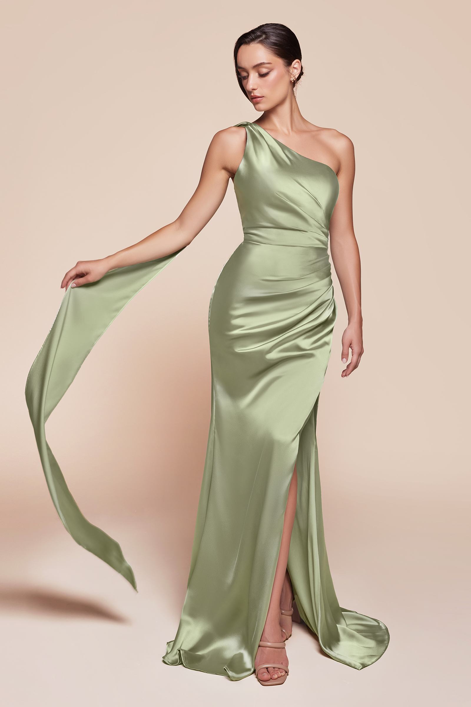 Vestido Ladivine 7454 de raso lujoso ajustado con un solo hombro