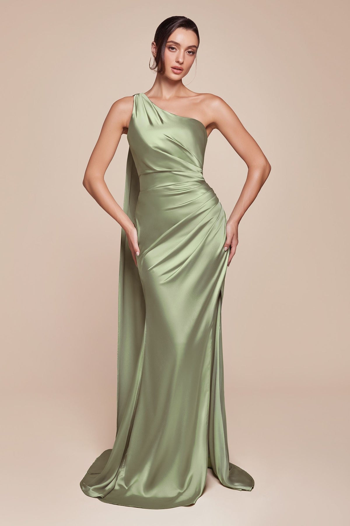 Vestido Ladivine 7454 de raso lujoso ajustado con un solo hombro