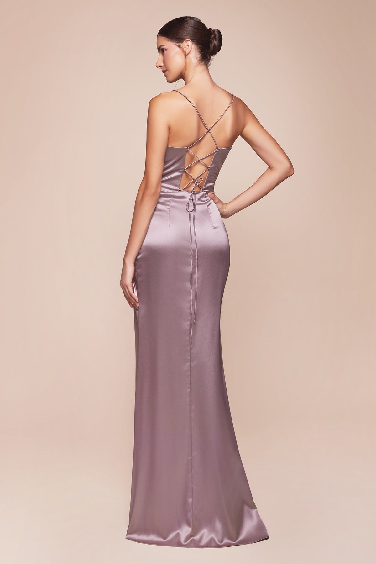 Vestido formal largo de satén Cinderella Divine 7483 con corsé y escote tipo cowl