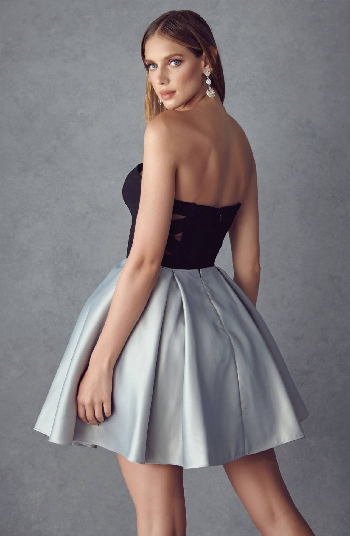 Vestido corto acampanado Juliet 829 de dos tonos con escote corazón