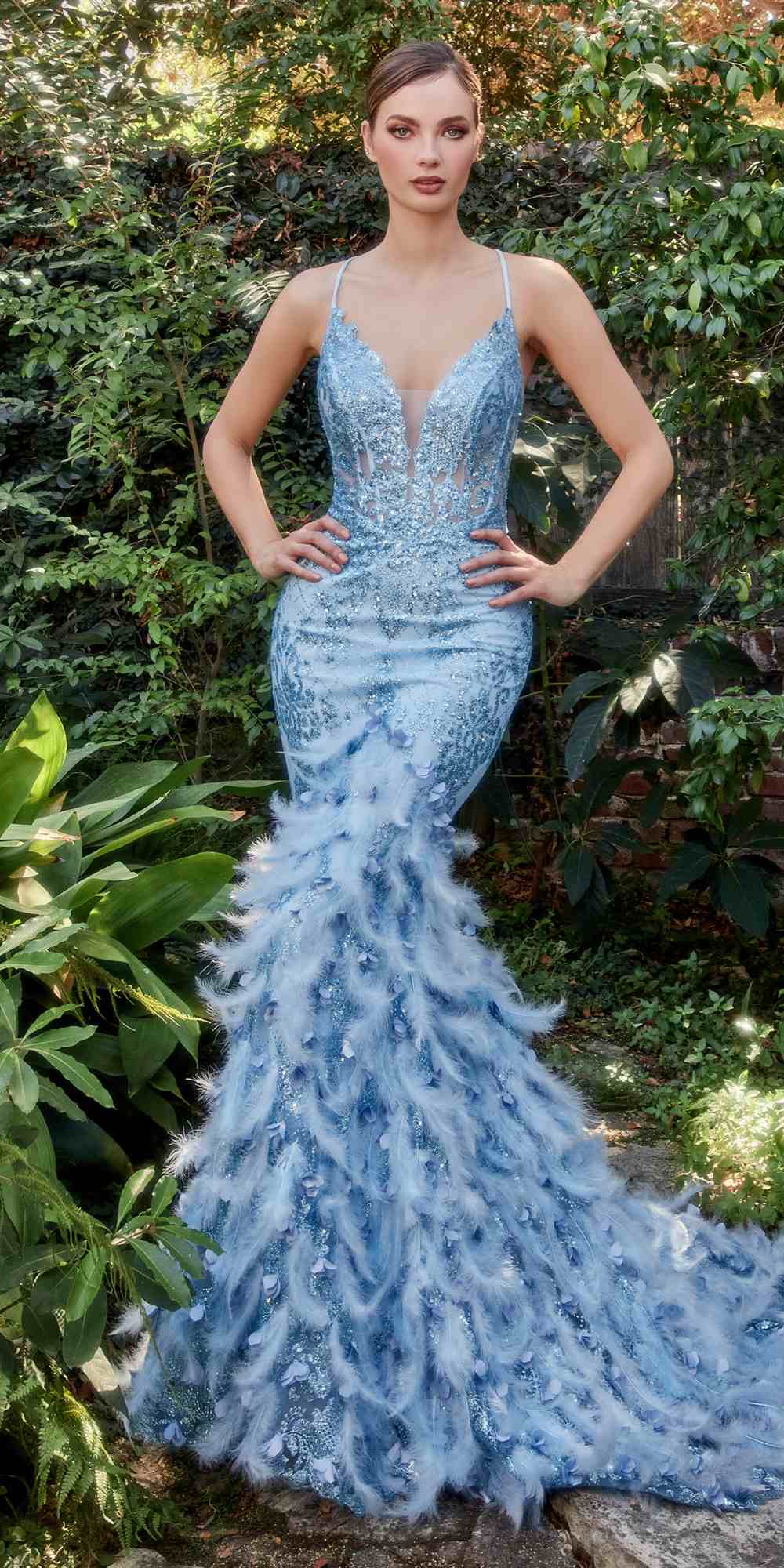 Vestido de noche de sirena con plumas Andrea & Leo A1116