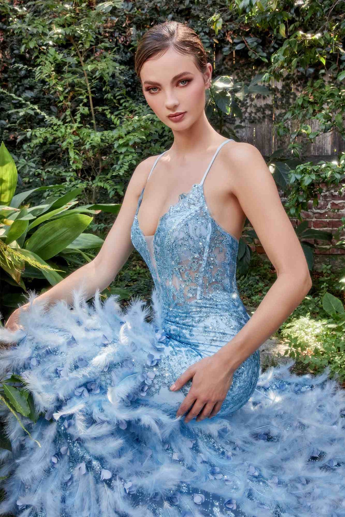 Vestido de noche de sirena con plumas Andrea & Leo A1116