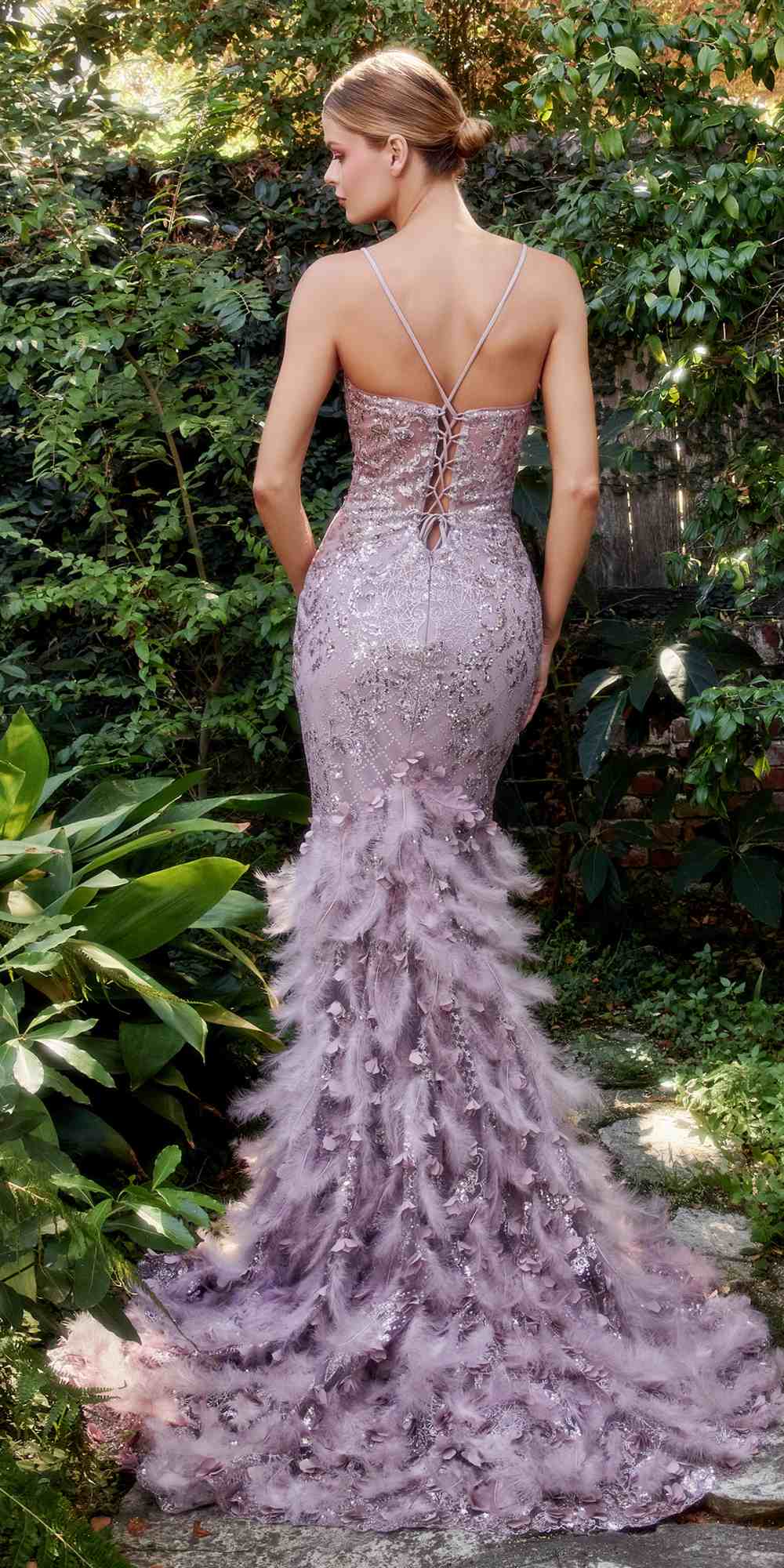 Vestido de noche de sirena con plumas Andrea & Leo A1116