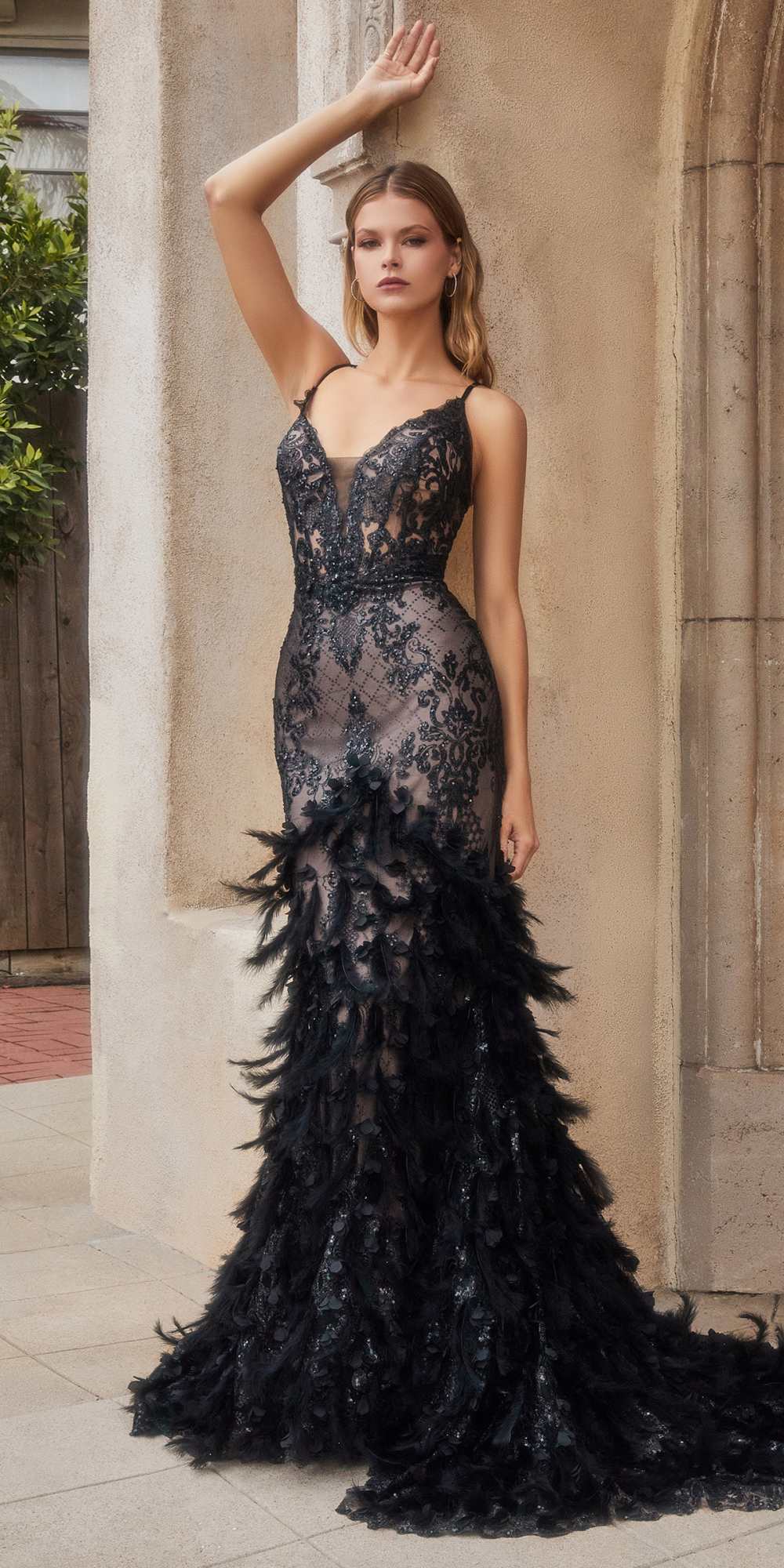 Vestido de noche de sirena con plumas Andrea & Leo A1116