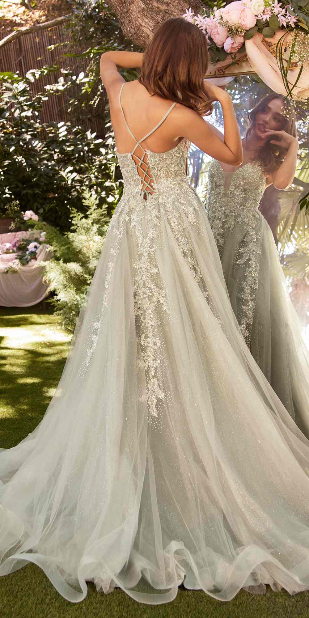 Vestido largo de tul en capas con adornos de encaje, corte A, de Andrea & Leo A1261
