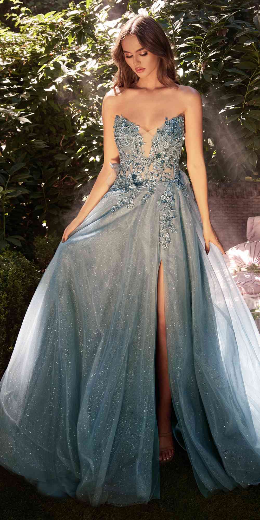 Vestido de fiesta largo sin tirantes de tul con brillos, corte A, modelo A1303 de Andrea & Leo