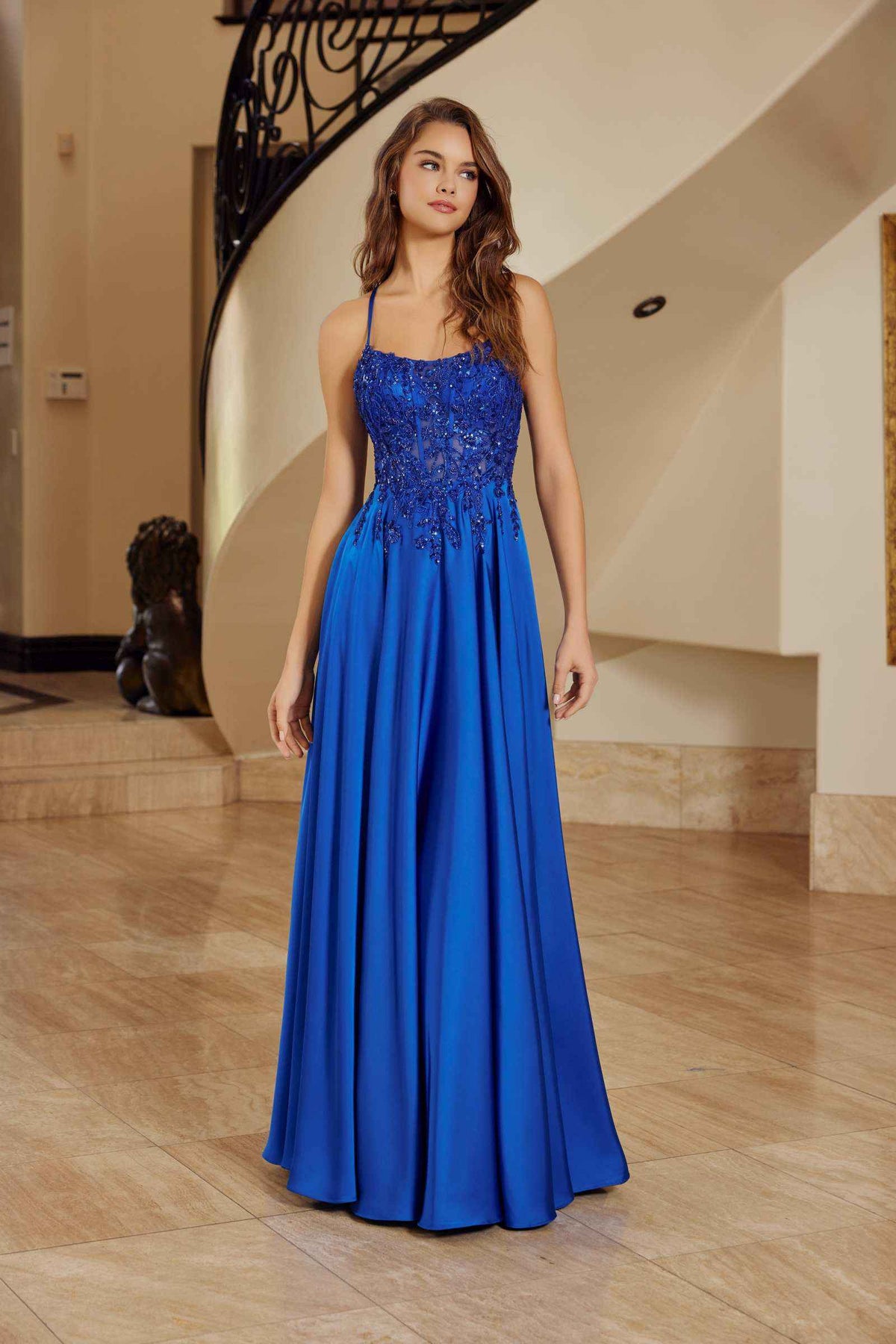 Vestido acampanado de satén elástico A1725 Nox Anabel