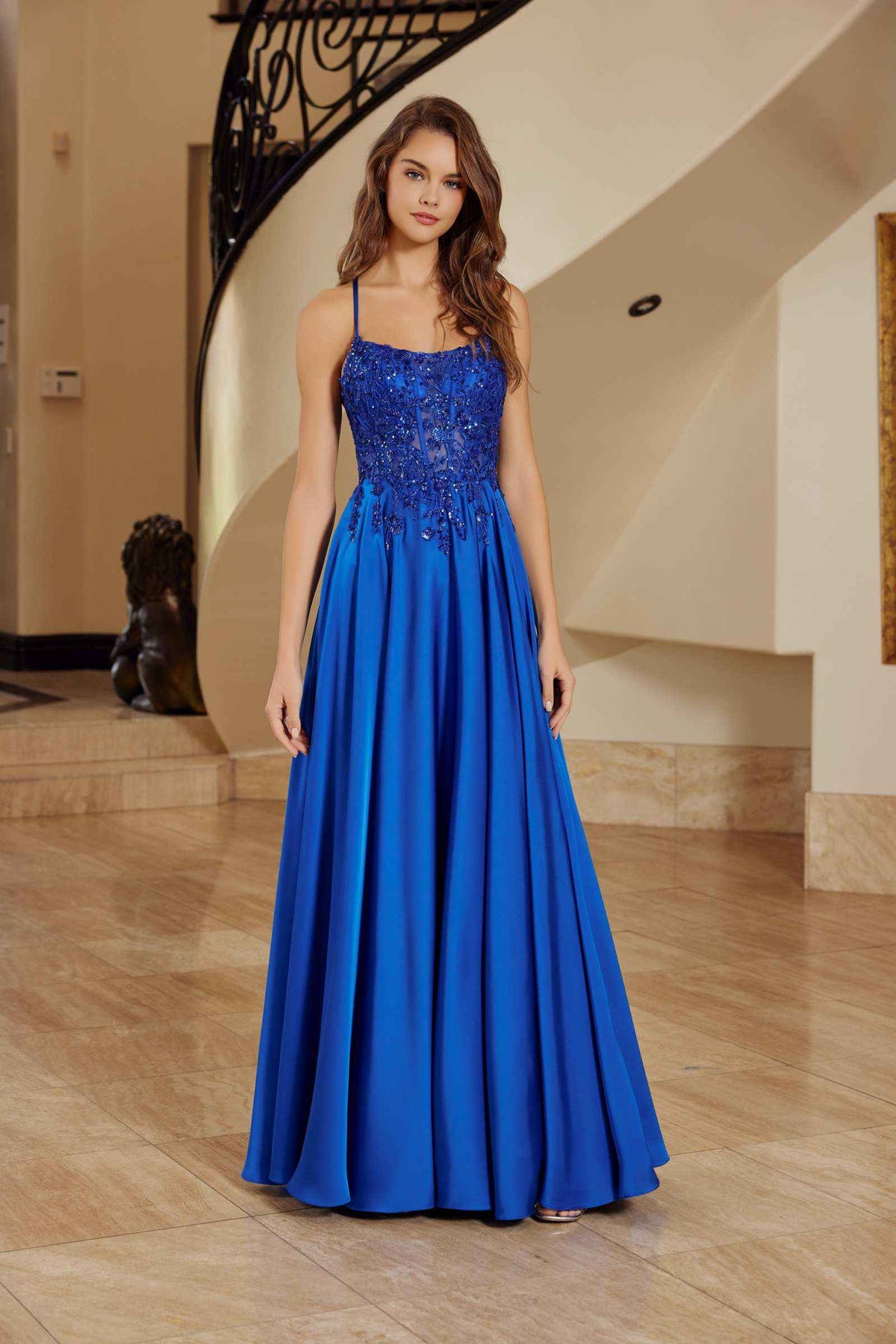 Vestido acampanado de satén elástico A1725 Nox Anabel