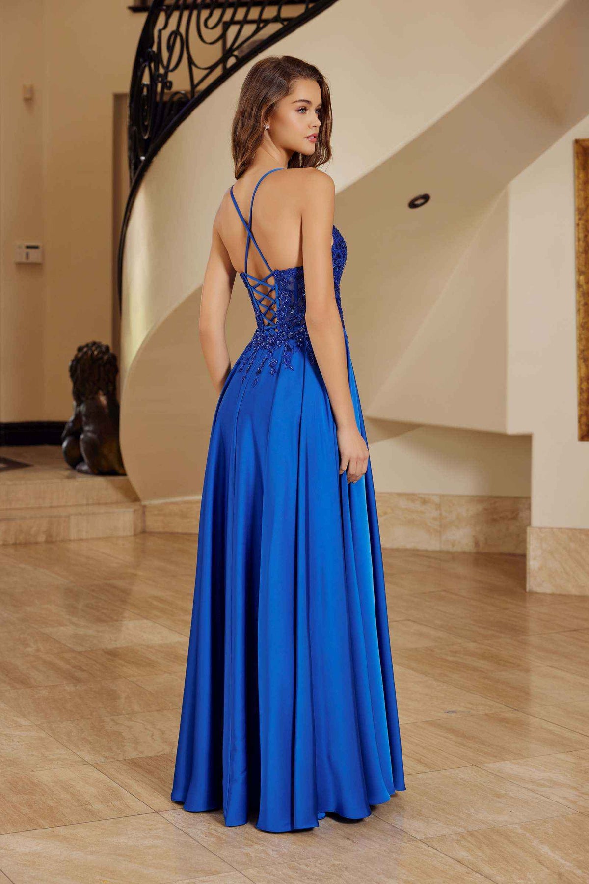 Vestido acampanado de satén elástico A1725 Nox Anabel