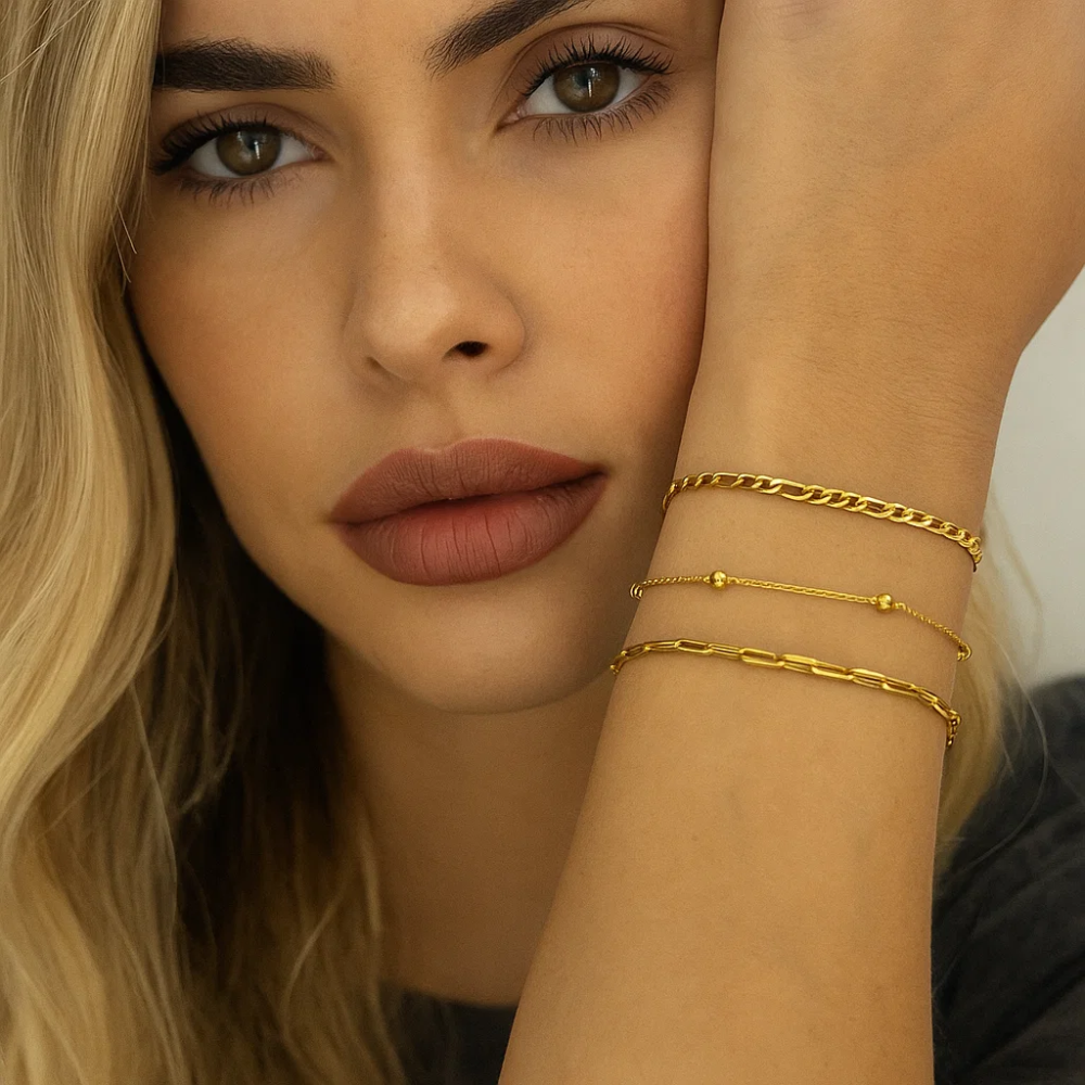 Juego de 3 pulseras apilables Adriana, con cuentas, tipo fígaro y eslabones tipo clip