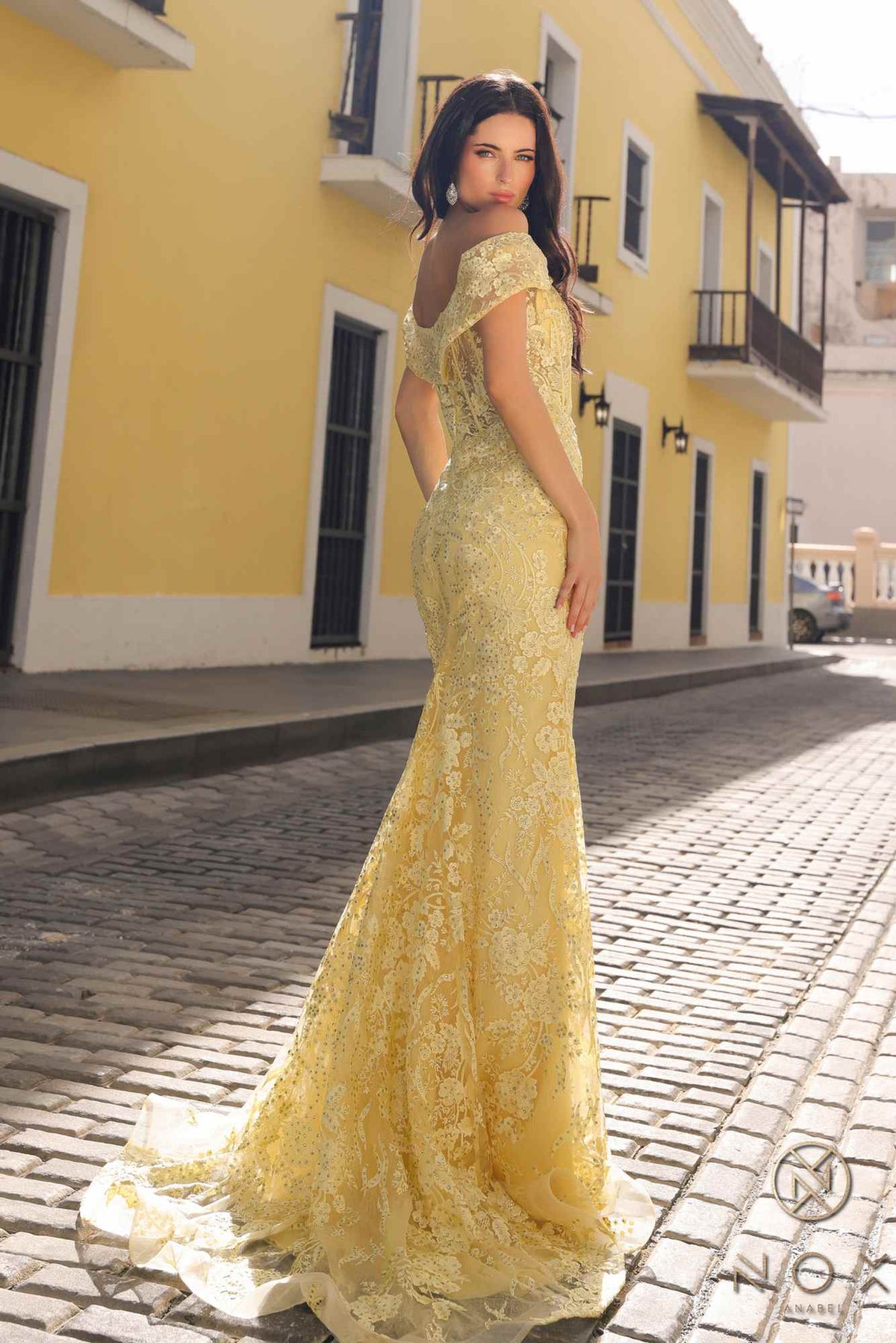 Nox Anabel C1455 Vestido largo ajustado con escote pronunciado tipo corazón y hombros descubiertos