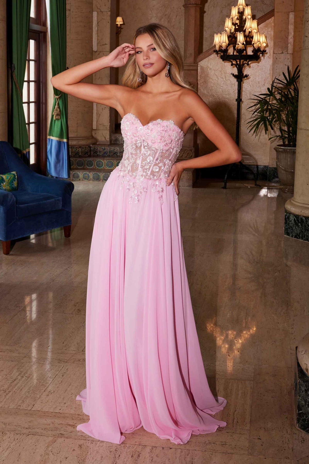 Vestido Nox Anabel C1617 sin tirantes, corsé con apliques y falda de gasa