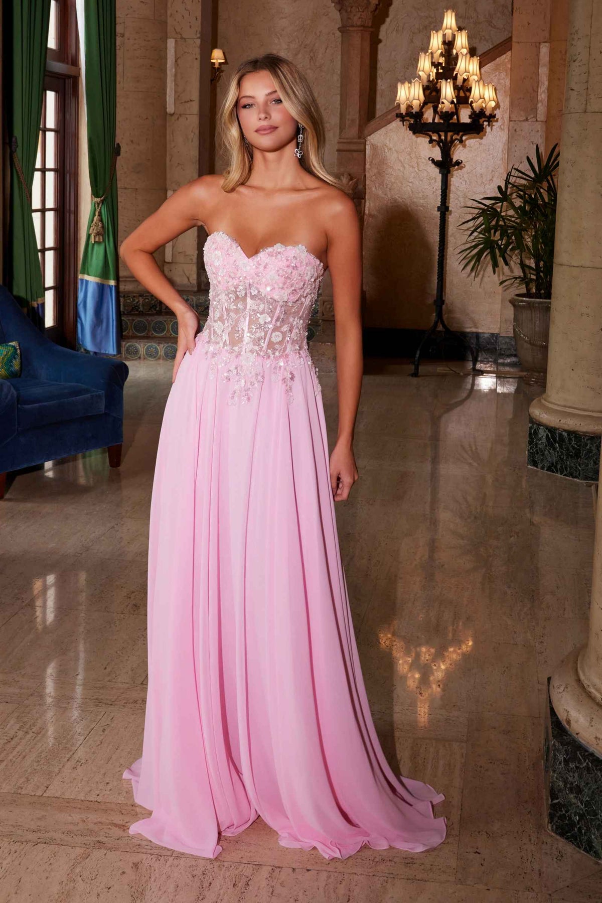 Vestido Nox Anabel C1617 sin tirantes, corsé con apliques y falda de gasa