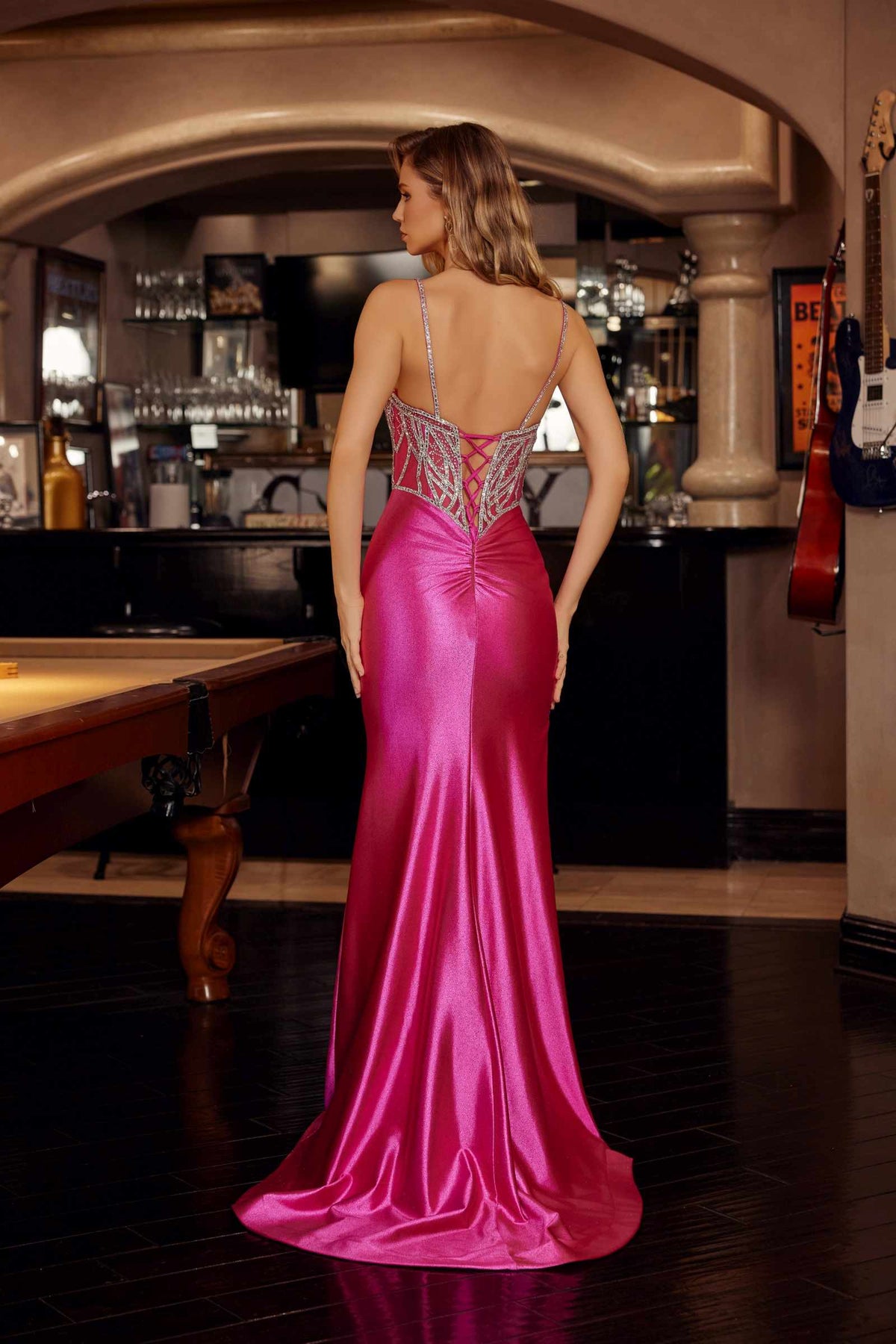 Vestido de fiesta ajustado de tirantes finos de jersey brillante C1832 de Nox Anabel
