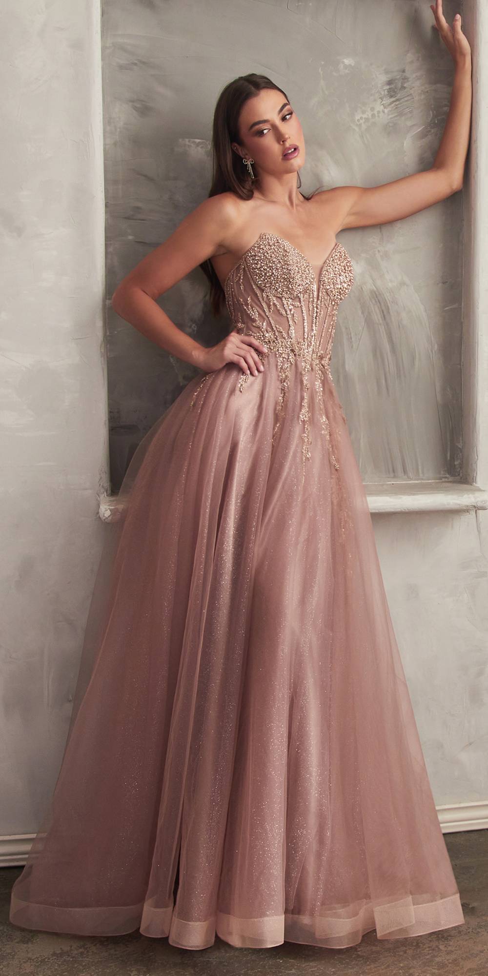 Vestido de novia largo sin tirantes de tul con capas Ladivine CD0230W