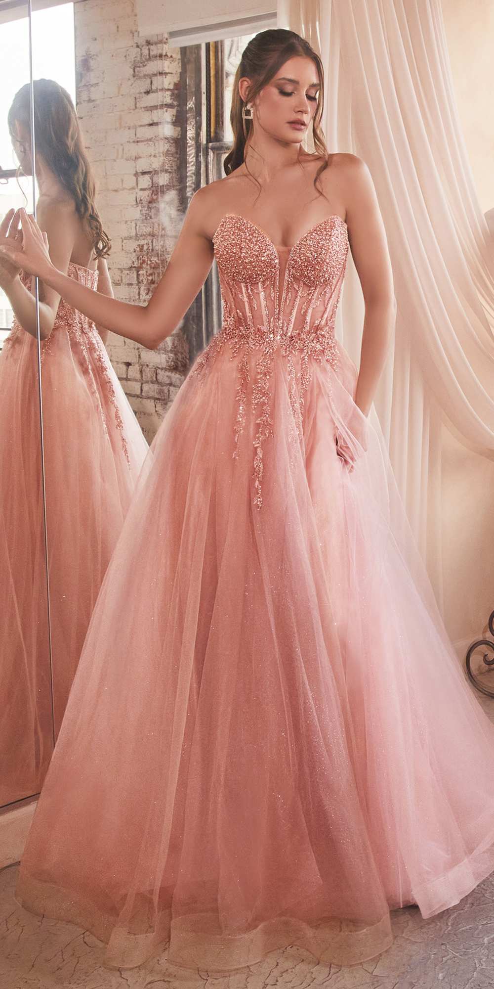 Vestido de novia largo sin tirantes de tul con capas Ladivine CD0230W