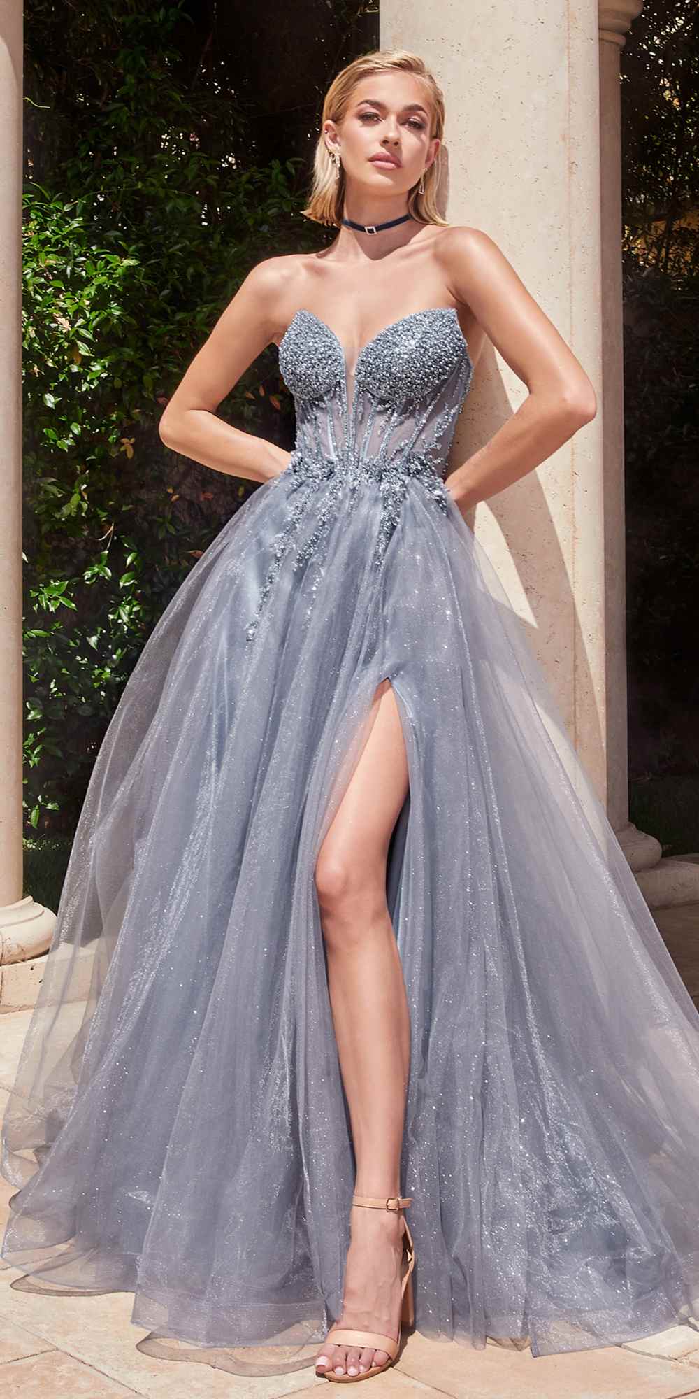 Vestido de novia largo sin tirantes de tul con capas Ladivine CD0230W