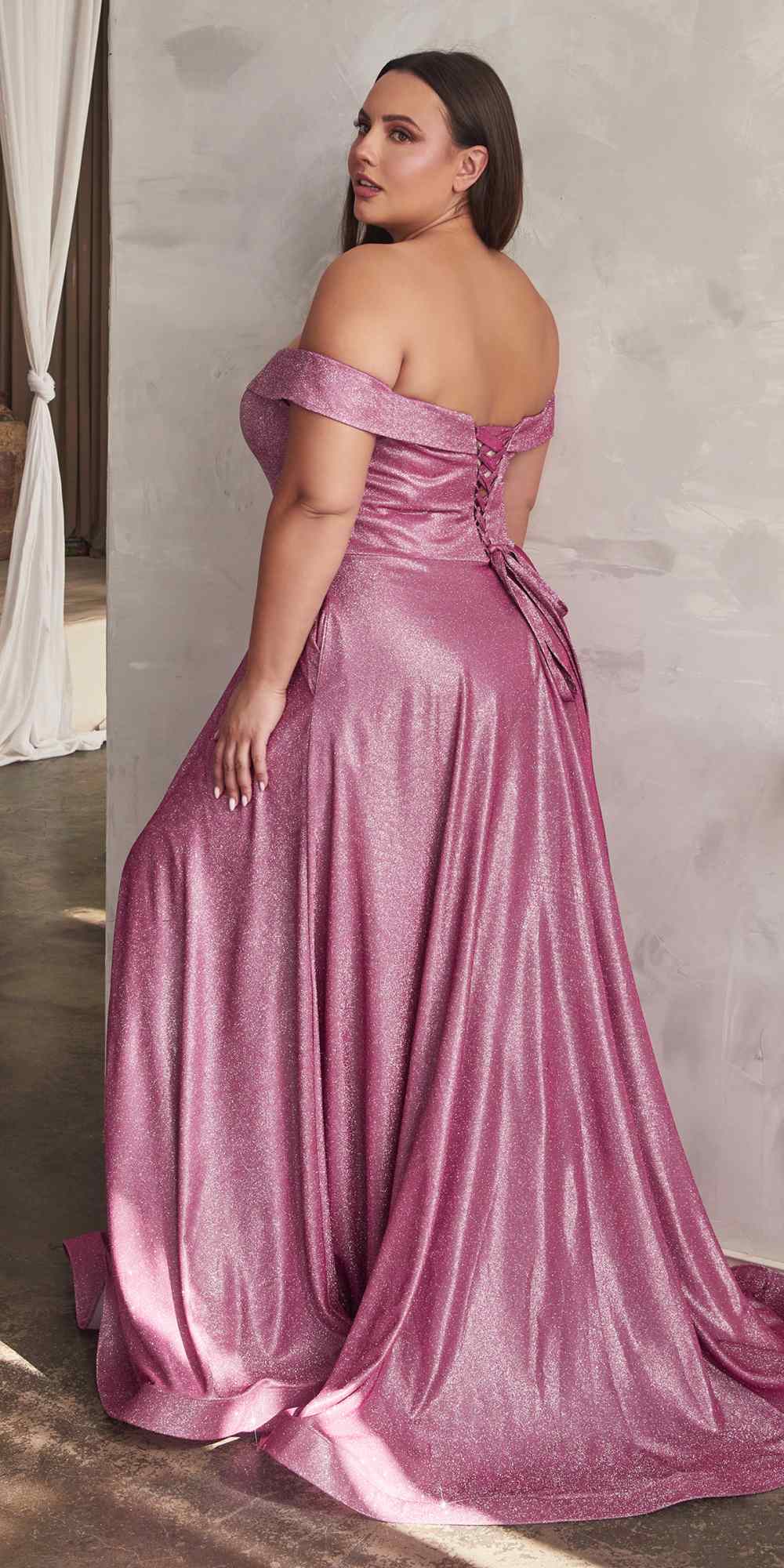 Cinderella Divine CD210C Vestido de Noche Acampanado con Hombros Descubiertos y Brillo Metálico