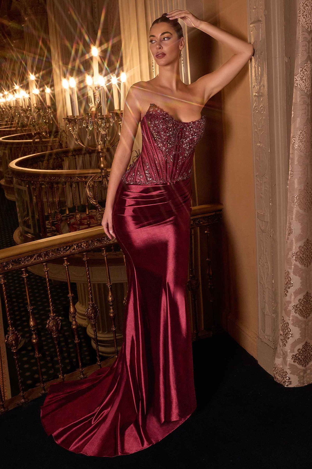 Ladivine CD725 Vestido ajustado sin tirantes con escote pronunciado y encaje de cristal