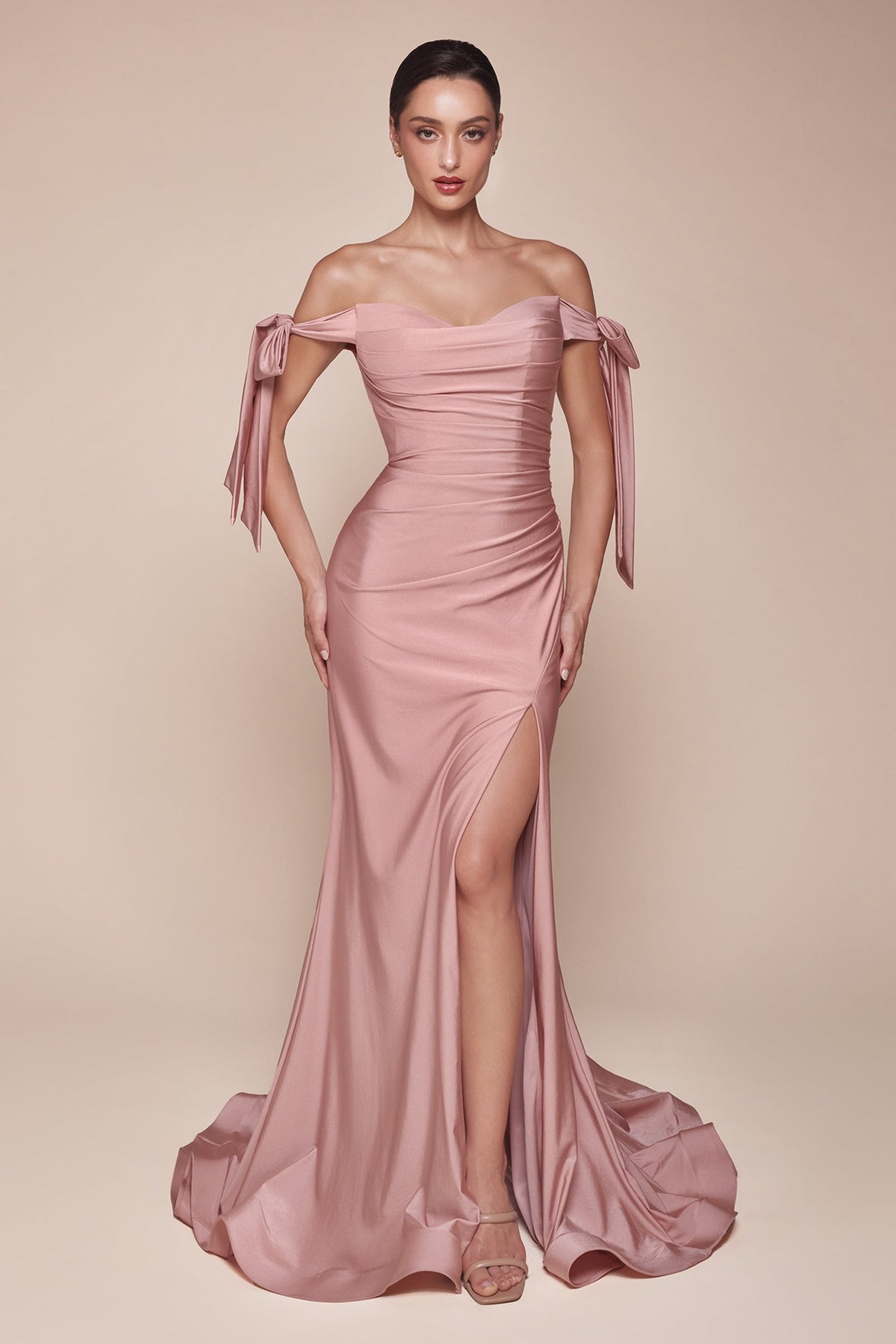 Cinderella Divine CD943C Vestido largo formal ajustado de jersey elástico con hombros descubiertos