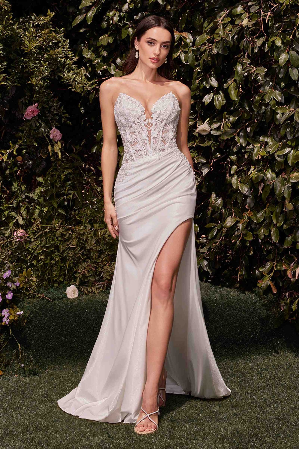 Vestido de noche largo sin tirantes con corpiño de encaje Ladivine CDS465W
