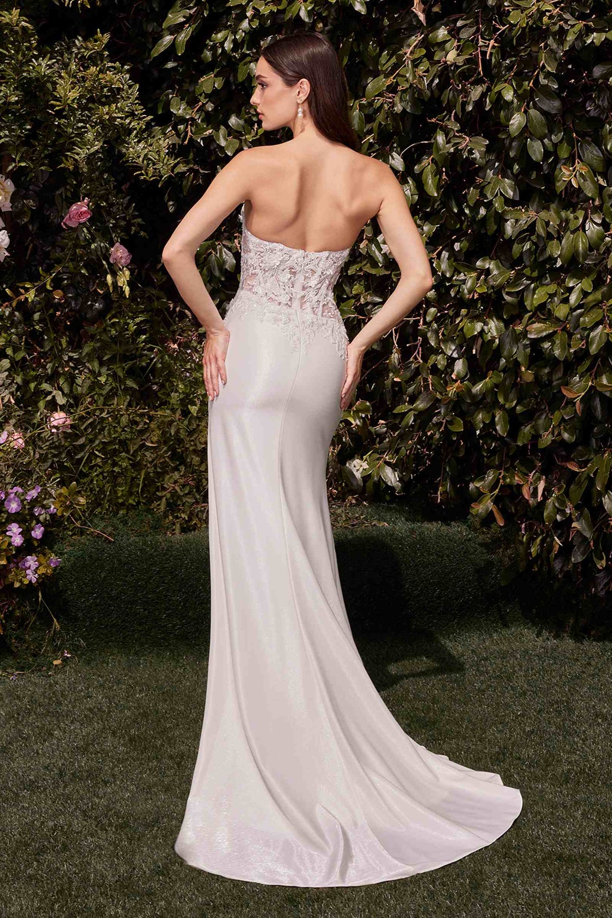 Vestido de noche largo sin tirantes con corpiño de encaje Ladivine CDS465W