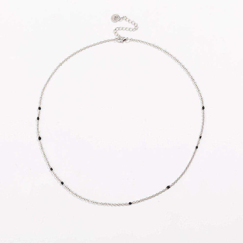 Collar de eslabones con cuentas de ónice negro delicado