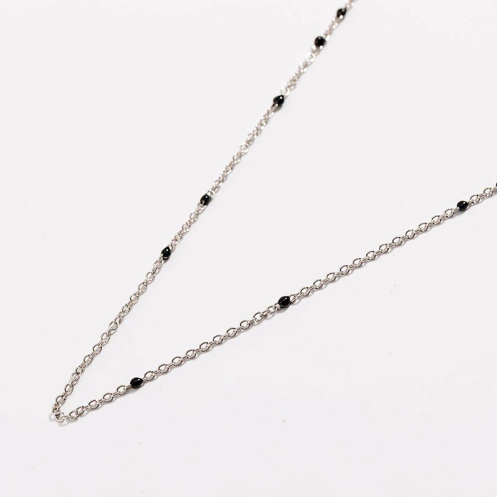 Collar de eslabones con cuentas de ónice negro delicado