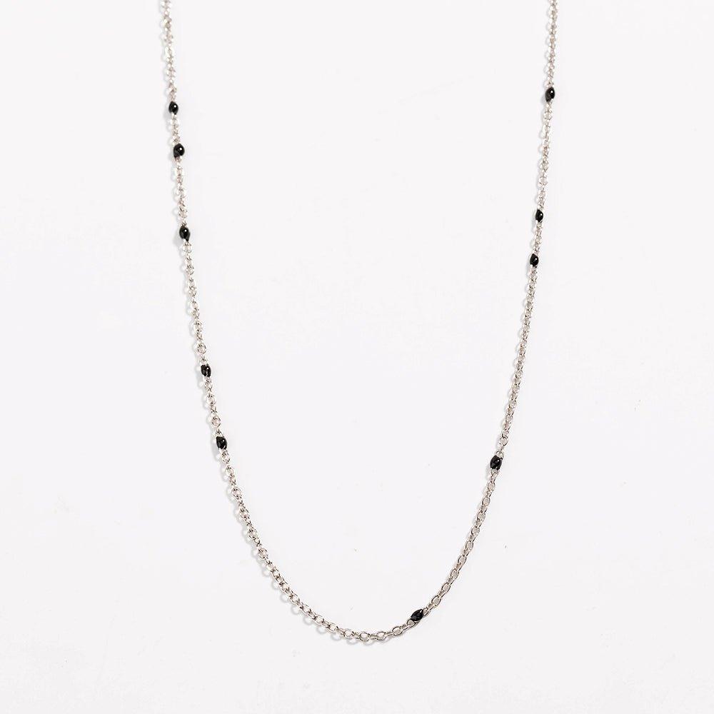 Collar de eslabones con cuentas de ónice negro delicado