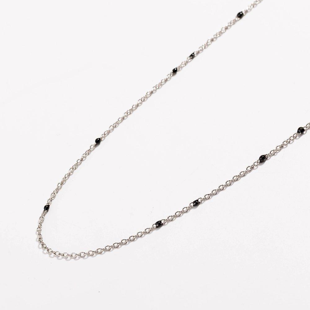 Collar de eslabones con cuentas de ónice negro delicado