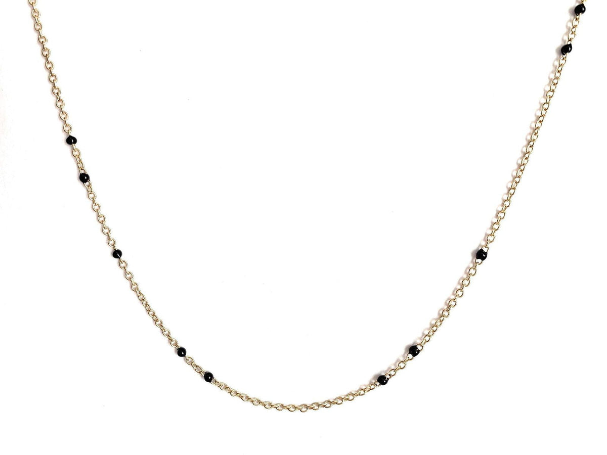 Collar de eslabones con cuentas de ónice negro delicado