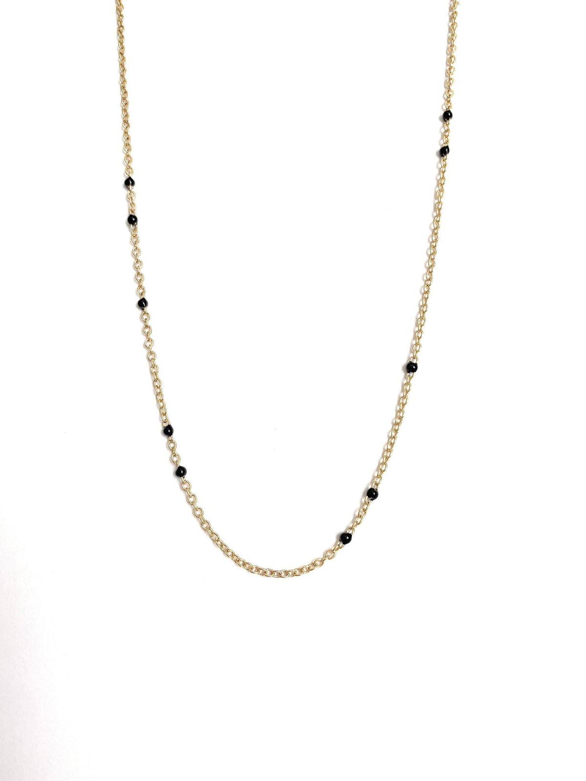 Collar de eslabones con cuentas de ónice negro delicado