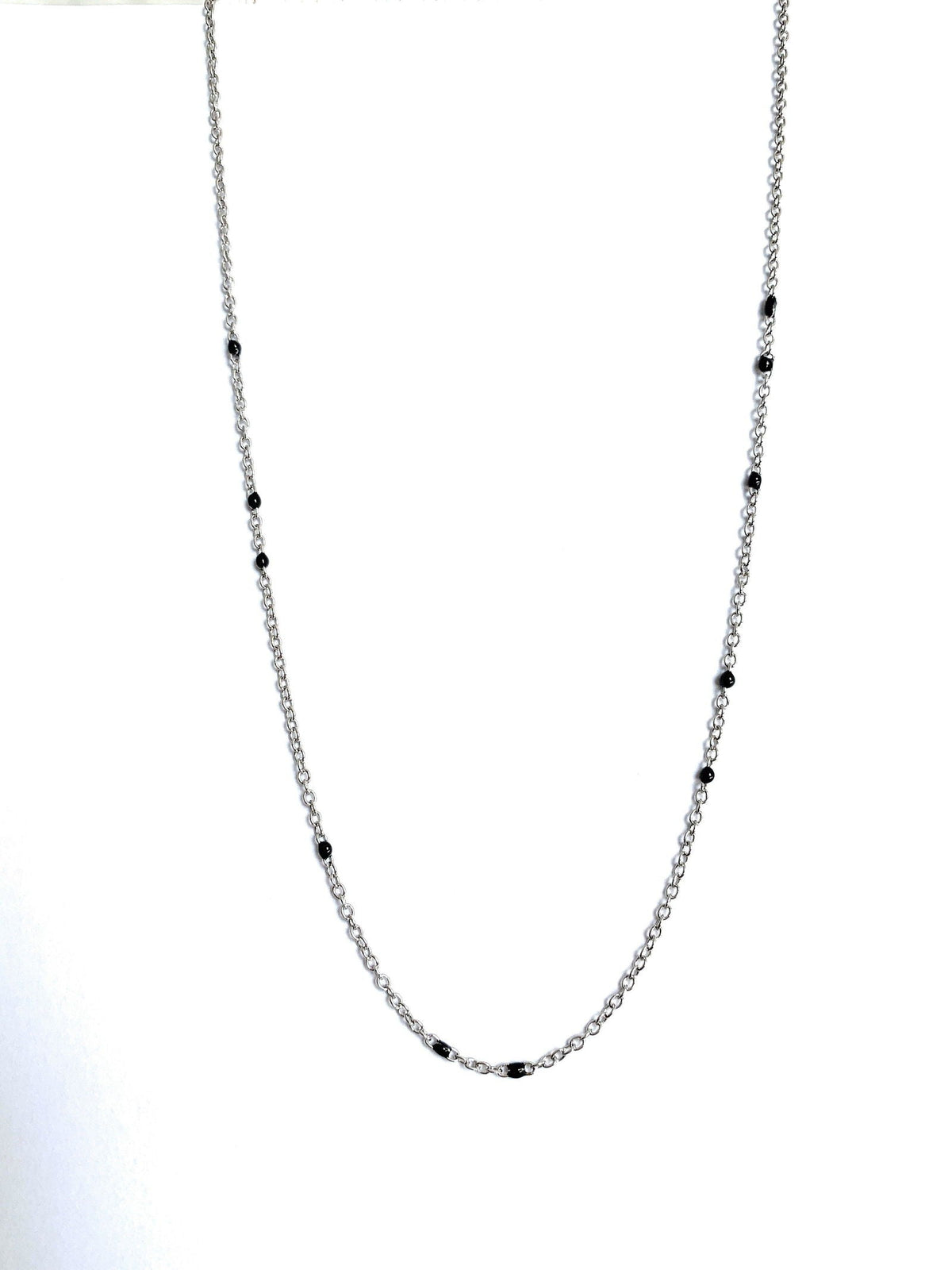 Collar de eslabones con cuentas de ónice negro delicado