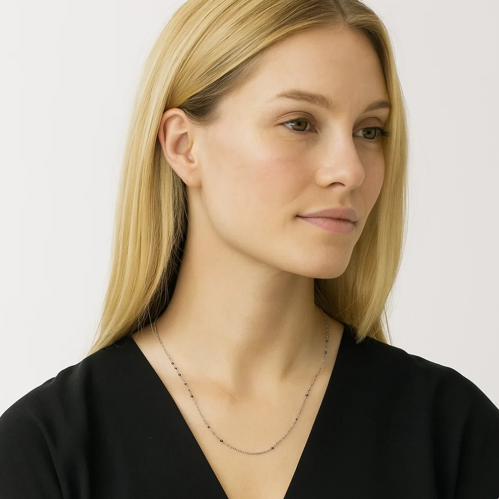 Collar de eslabones con cuentas de ónice negro delicado