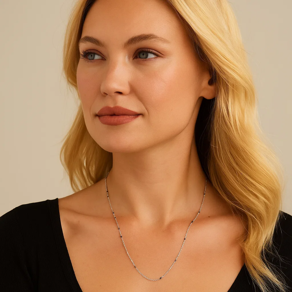 Collar de eslabones con cuentas de ónice negro delicado