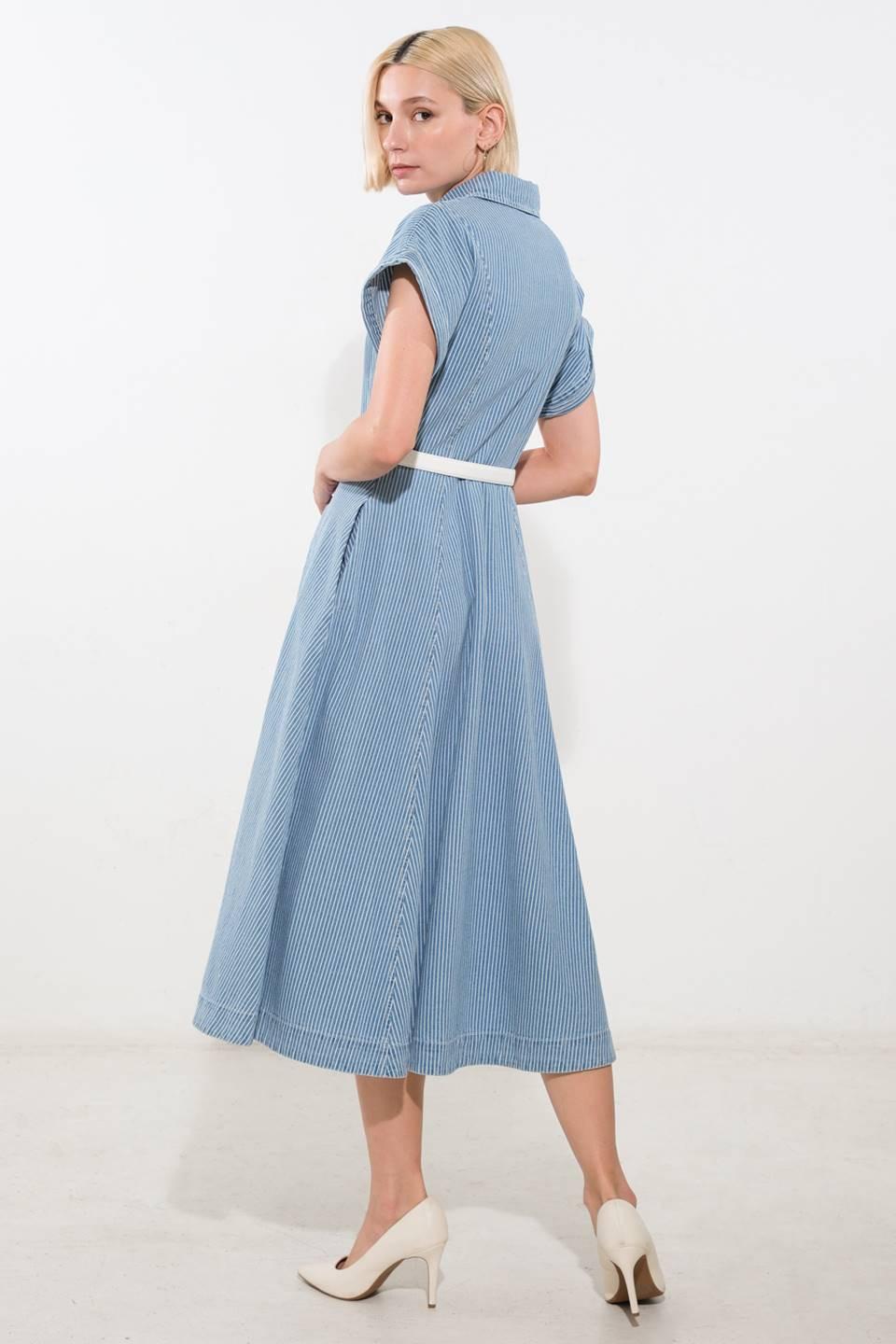 VESTIDO MIDI DE MEZCLILLA PARA DISFRUTAR DEL SOL