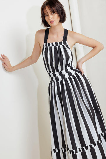 BLACK/ WHITE