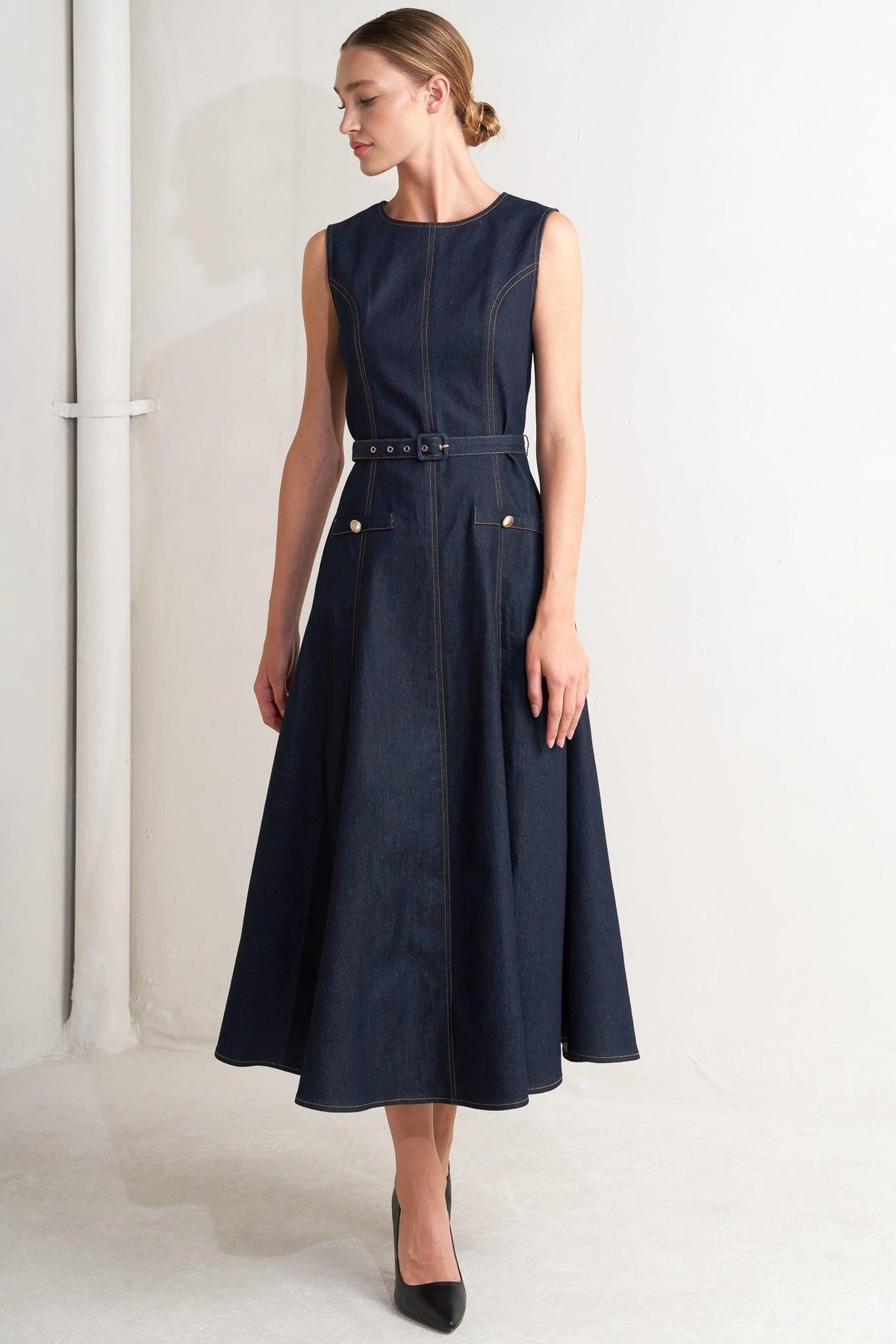 VESTIDO MIDI DE MEZCLILLA OSCURA MODERNO