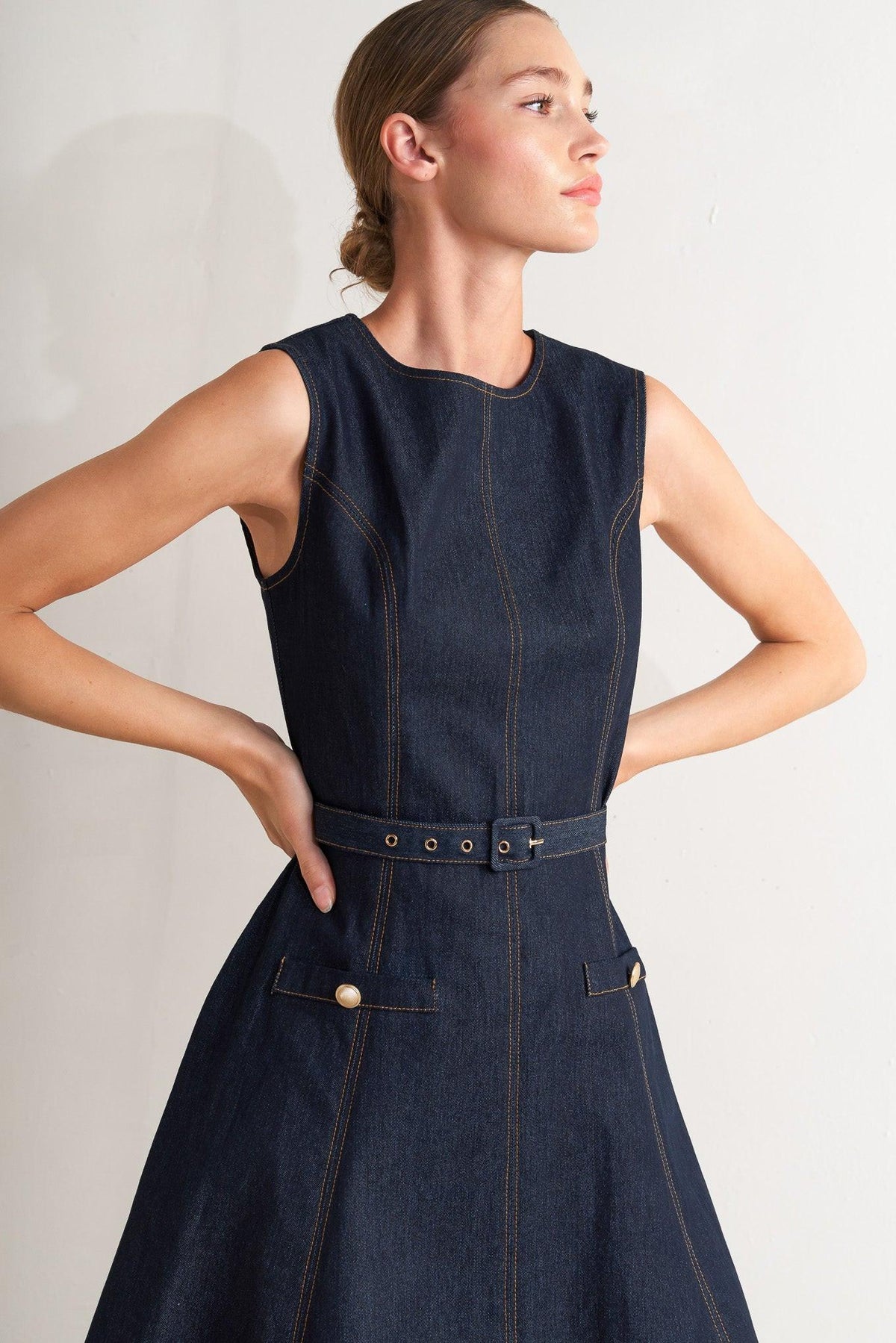 VESTIDO MIDI DE MEZCLILLA OSCURA MODERNO