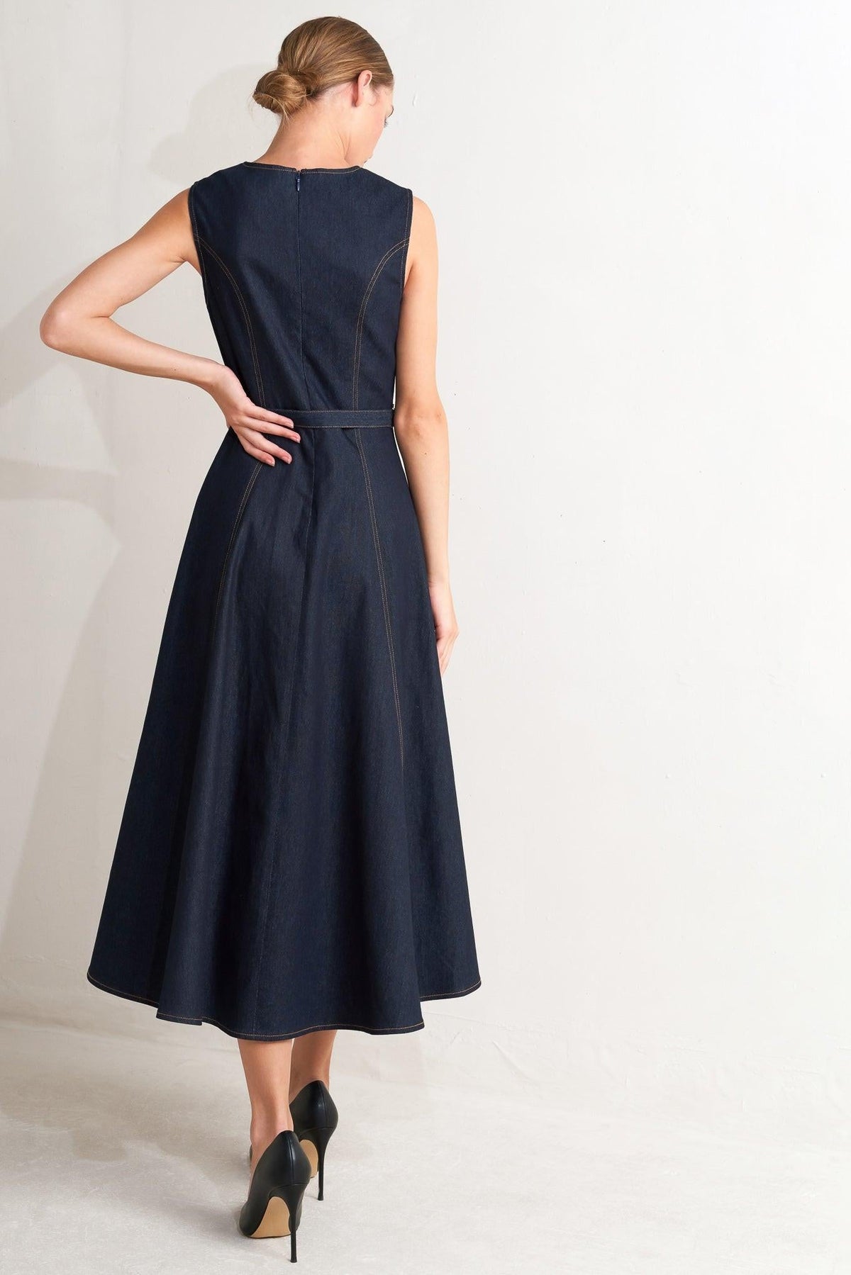 VESTIDO MIDI DE MEZCLILLA OSCURA MODERNO