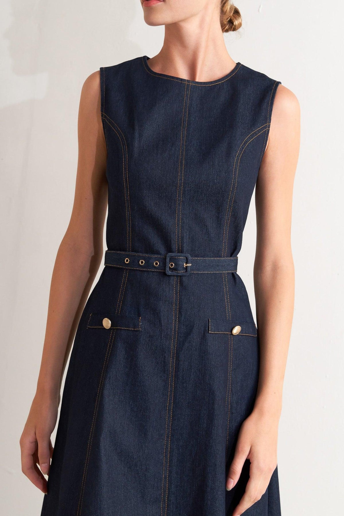 VESTIDO MIDI DE MEZCLILLA OSCURA MODERNO