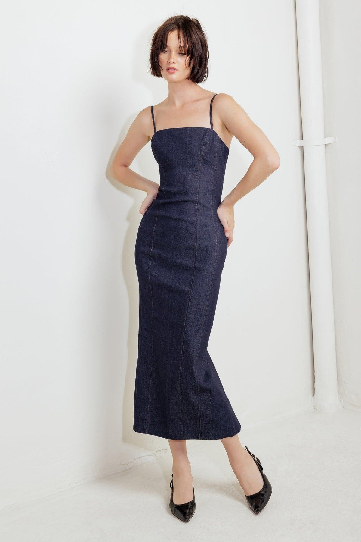 QUIET CURVE DARK DENIM MIDI DRESS